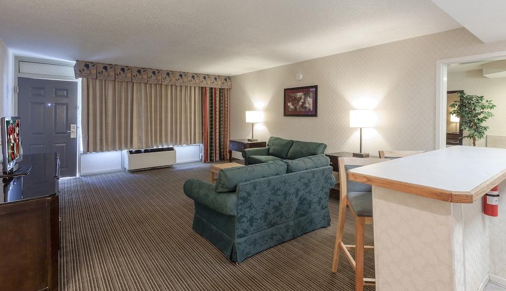 Red Roof Inn & Suites Де-Калб Экстерьер фото